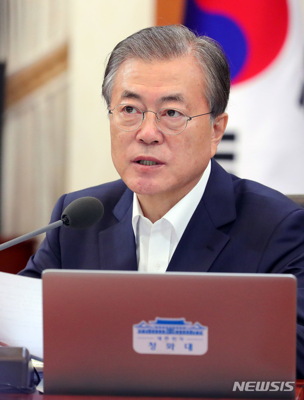 [ 문재인 대통령이 8일 청와대 세종실에서 열린 국무회의에서 발언하고 있다. / 사진 = 뉴시스 ]