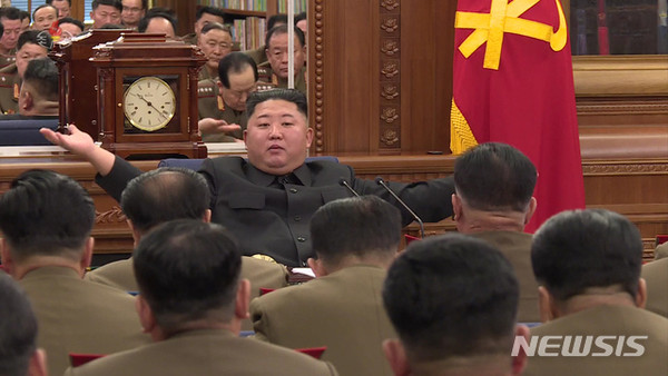 ​북한 조선중앙TV는 김정은 국무위원장이 노동당 중앙군사위원회 제7기 제3차 확대회의를 열고 국방력 발전 방안을 논의했다고 22일 보도했다. [사진=뉴시스]