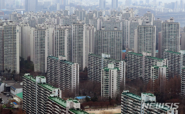 [ 지난해 12월29일 오후 서울 송파구 일대의 아파트가 보이고 있다 / 사진 = 뉴시스 ]
