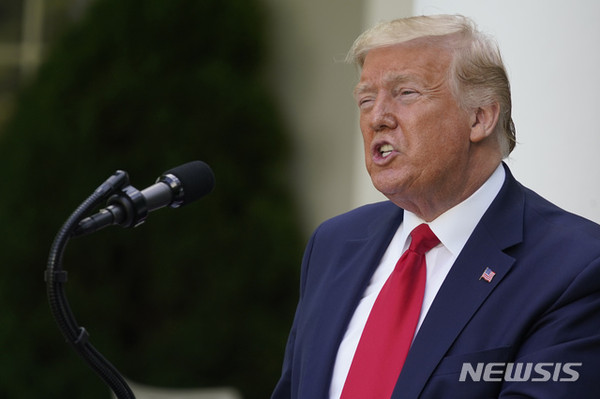 [ 도널드 트럼프 미국 대통령이  백악관 로즈가든에서 기자회견을 열고 발언하고 있다 / 사진 = 뉴시스 ]