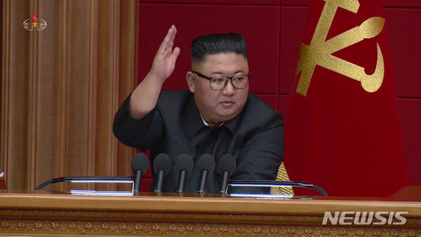 북한 조선중앙TV는 김정은 국무위원장이 정치국 회의를 주재했다고 14일 보도했다.[사진=뉴시스]