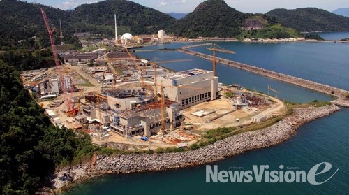 지난 2015년 9월 건립이 중단된 브라질 앙그라3 원전 공사 현장 전경/ 사진= 브라질 에너지광물자원부 웹페이지 갈무리.