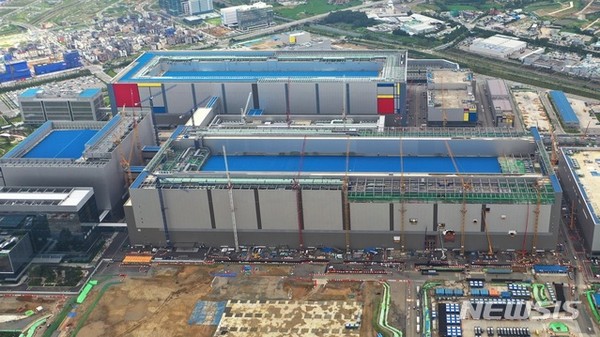 세계 최대 규모의 반도체 공장인 삼성전자 평택 2라인./사진=뉴시스 제공.