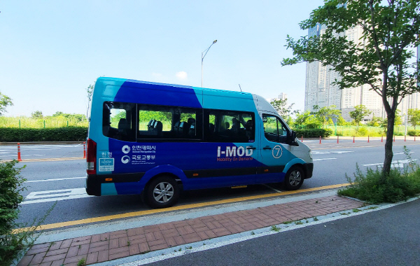 인천 I-MOD 버스가 19일부터 송도국제도시와 남동국가산업단지에서 운행을 시작했다./사진=씨엘 제공