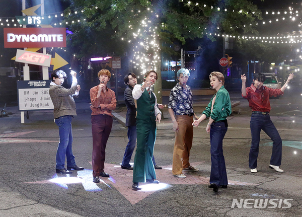 아메리카 갓 탤런트에 출연한 BTS 방송 사진./사진=뉴시스 제공.