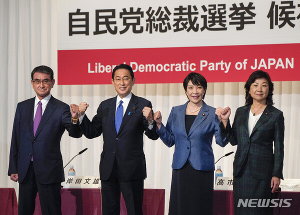 자민당 총재 선거에 나선 4명 후보. 왼쪽부터 고노 다로(河野太郞•58) 행정개혁 담당상, 기시다 후미오(岸田文雄•64) 전 정조회장, 다카이치 사나에(高市早苗•60) 전 총무상, 노다 세이코(野田聖子•61) 간사장 대행/사진=뉴시스 제공