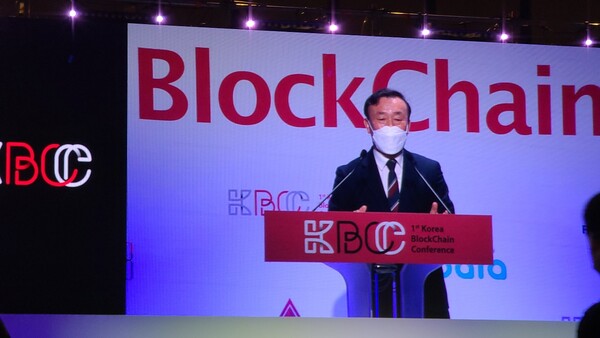 15일 주식회사 HS88이 주최한 국내 최초 블록체인 정기 컨퍼런스 ‘Korea Blockchain Conference(이하 ‘KBCC’)’에서 개막 축사 연설을 하는 이상기 WBO 한국대표/사진= KBCC 제공