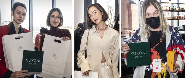 슈요니 제품을 선물 받고 포즈를 취하는 모델들/사진=슈요니 제공