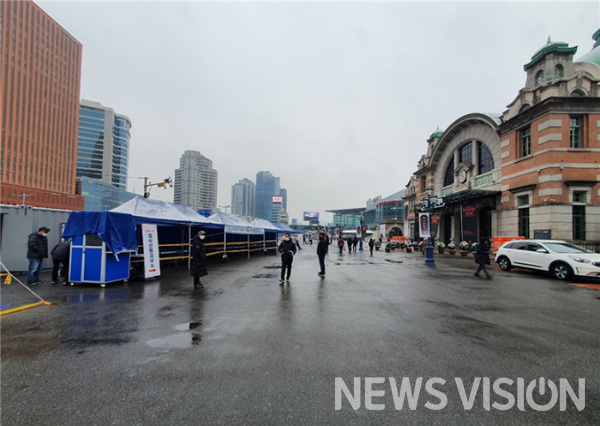 서울역 임시 선별검사소 / 사진=최규현 기자