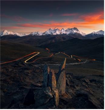 그리스의 돌출 곶에 풍차 언덕. 에두아드 구테스쿠 (Eduard Gutescu, 루마니아)  