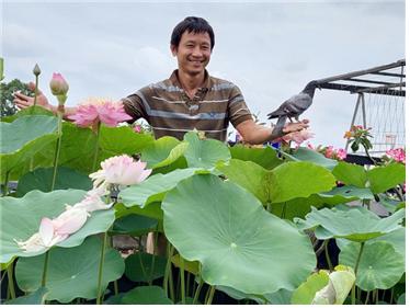300sqm의 큰 옥상 정원을 가지고 응웬반휜. 사진 본인 제공