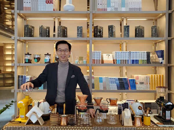 중국에서 한국 ‘커피아저씨’로 유명한 우경제씨(우경제 7)