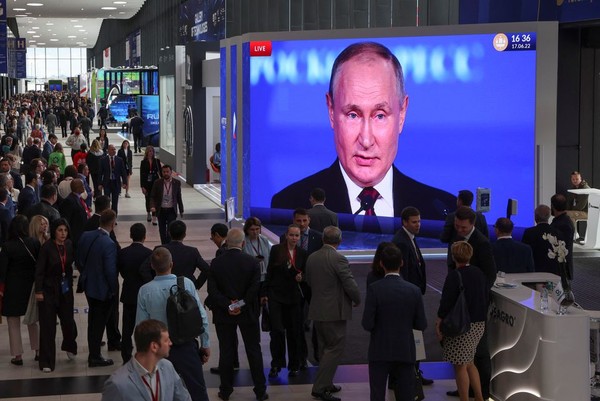 6월 17일 사트페테르부르크 국제 경제 포럼(SPIEF)에서 연설 중인 푸틴 러시아 대통령 / 사진= 로이터 통신