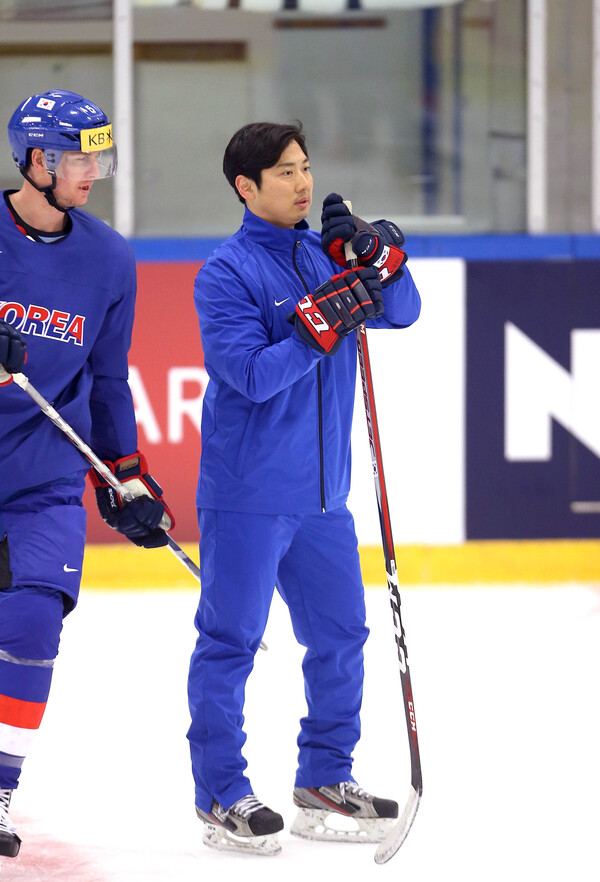 김우재 신임 남자 아이스하키대표님 감독(우)/사진=대한아이스하키협회 제공
