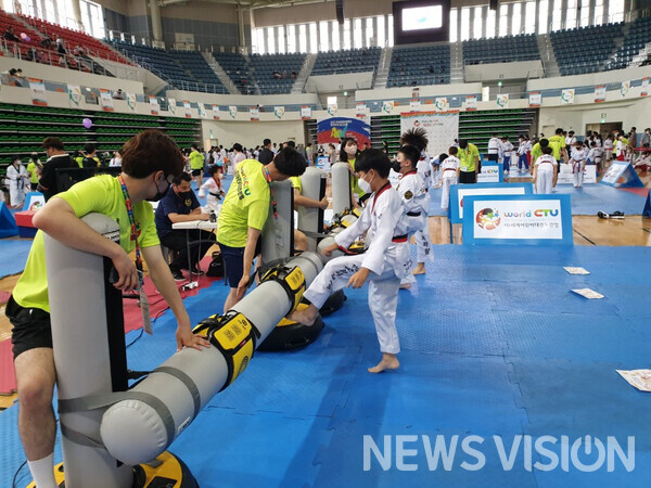Love Rock Performance Troupe. / Photo = Provided by the World Children's Taekwondo Union