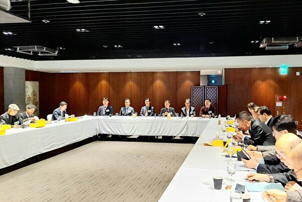 제62회 산업경쟁력포럼 단체 기념사진/사진=국가미래연구원 제공.