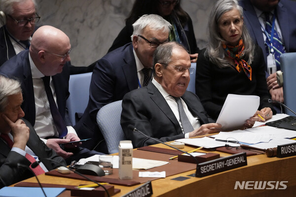 [뉴욕=AP/뉴시스] 24일(현지시간) 미국 뉴욕 유엔(UN) 본부에서 열린 안전보장이사회 회의에 참석한 세르게이 라브로프 러시아 외무장관