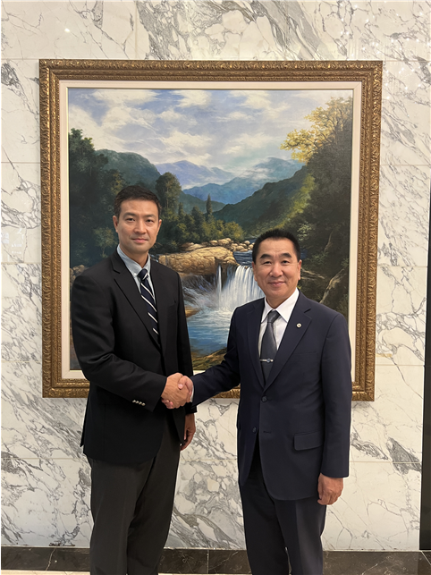 왼쪽 문대성 전IOC위원, 오른쪽 최재춘 김운용스포츠위원회 위원장./사진=김운용스포츠위원회 제공.