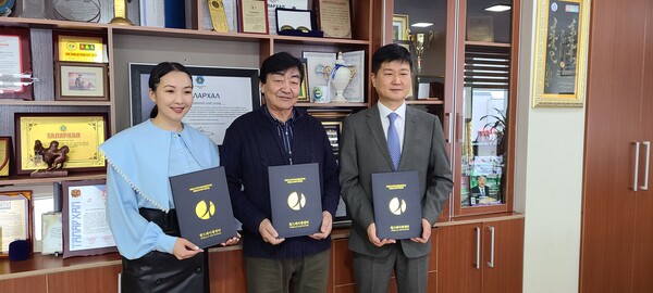 Signing a three-party business agreement ceremony./Photo provided by World K-Pop Center