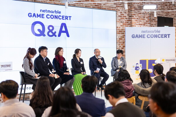 오른쪽부터 한국사회가치평가 김수진 이사, 덕성여자대학교 김진우 교수, 넷마블문화재단 이나영 사무국장, 카이스트 도영임 초빙교수, 함평영화학교 정웅 특수교사./사진=넷마블 제공.