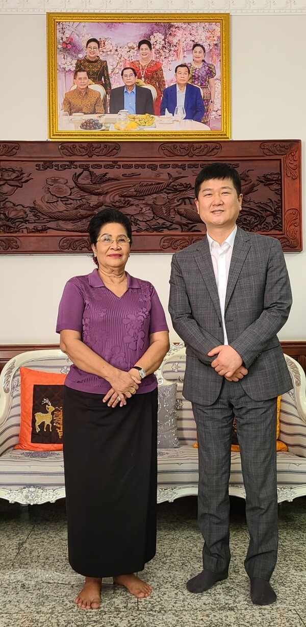 박성진 대표 전 훈센 수상 친 여동생 훈시나트 여사 예방./사진=월드케이팝센터 제공.