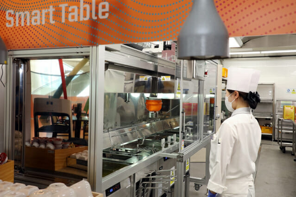 하이원 '스마트테이블' 조리로봇 / 사진=강원랜드 제공