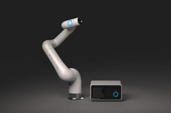 뉴로메카 협동로봇 '인디'와 로봇제어기 '스텝' / 사진=뉴로메카 제공