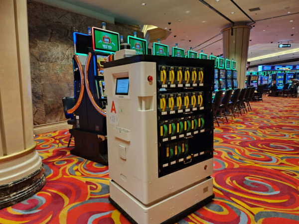 카지노 현금박스(빌스테커) 운반로봇 / 사진=강원랜드 제공