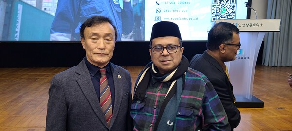 세미나 후 재외동포신문사 회장, 인도네시아 하이칼 하산 할랑청장과 기념촬영/사진=BIC할랄코리아 제공