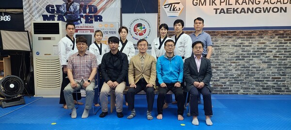 Commemorative Photo of the World Children Taekwondo Union Executives and the Meridian Poomsae Demonstration Team / Photo=WCTU