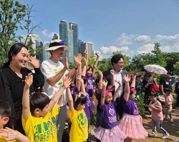왼쪽부터 김지연러브락대표 오세훈서울시장 박일하동작구청장./사진=러브락 제공.