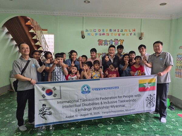국제발달장애인태권도연대는 미얀마에서 봉사활동을 개시를 알리는 행사를 가졌는데 향후 미얀마 장애인체육회와 공식적인 MOU 체결할 예정이다./사진 현지 이준석 태권도 사범 제공
