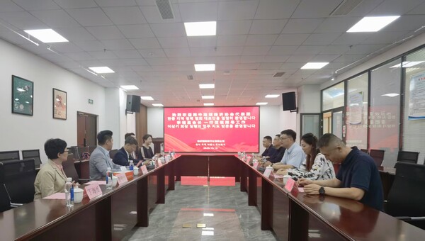 한중지역경제협회는 린이시 국제여행그룹과 향후 교류 협럭에 대해 심도있는 회의를 가졌다. /사진 한중지역경제협회 제공